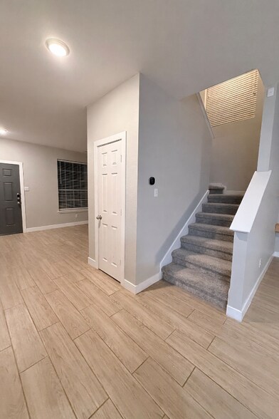 Building Photo - 4709 Auburn Dr