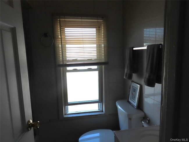 Building Photo - 33 Deer Park Ave