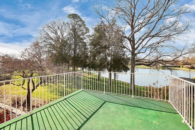 Building Photo - Spacious 2BR/2BA Condo in Prime South Charlotte Location!