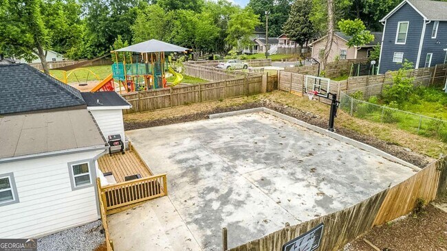 Building Photo - 620 Echo St NW