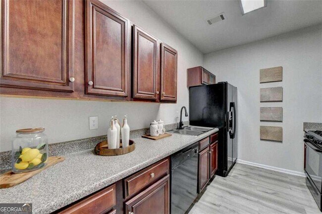 Building Photo - 4605 Blue Iris Way