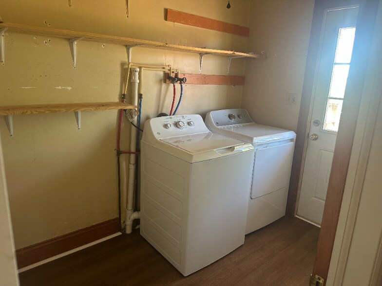 Building Photo - 230 S Airport Rd