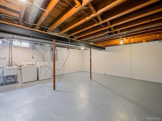 Building Photo - 7580 Thornwood St