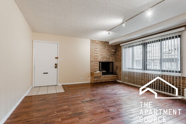 Building Photo - 715 W Diversey Pkwy