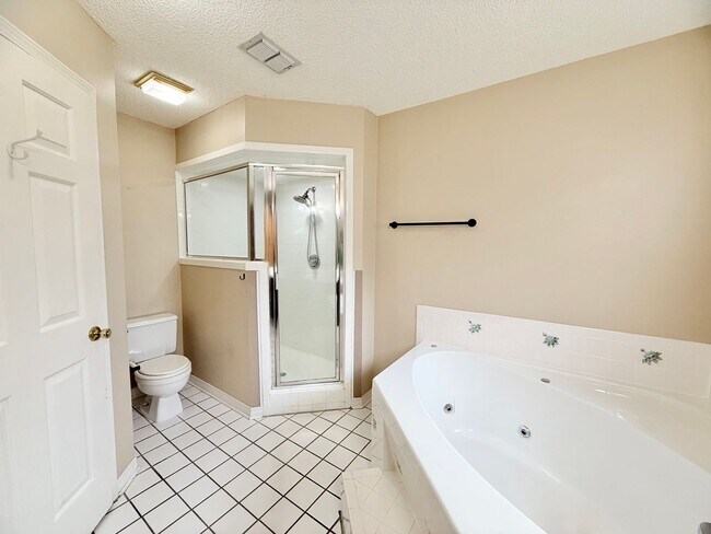 Building Photo - Spacious 4-Bedroom Home - Woodbine Springs