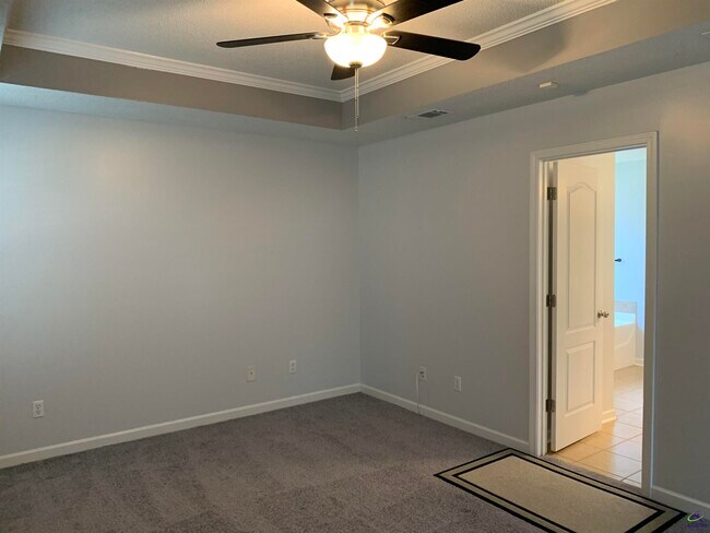 Building Photo - 110 Amber Dr