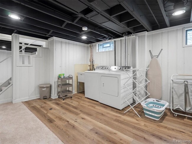 Building Photo - 1027 S Wilson Ave