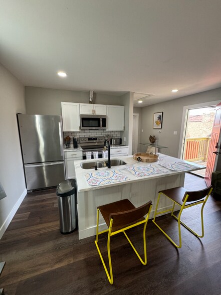 Building Photo - 328 N Euclid Ave