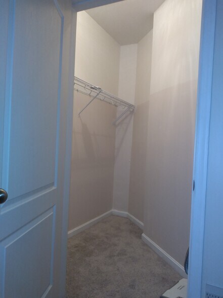 Building Photo - 24701 Byrne Meadow Square