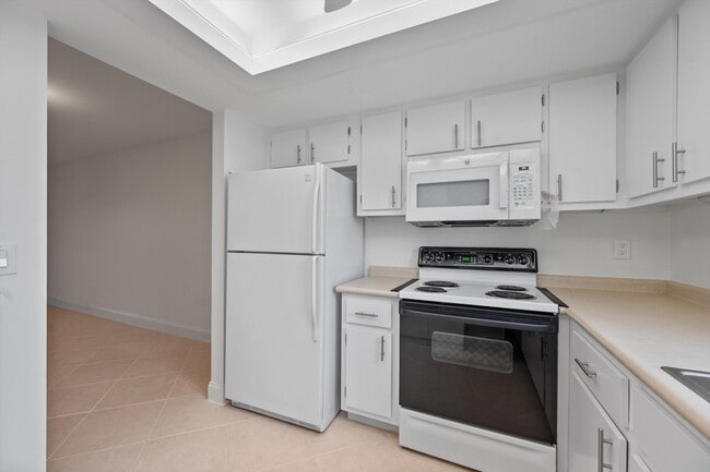Building Photo - 2765 Ashley Dr W