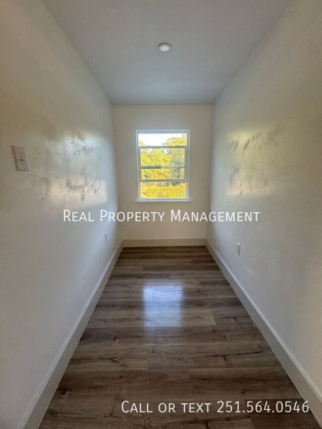 Building Photo - 3158 Lees Ln