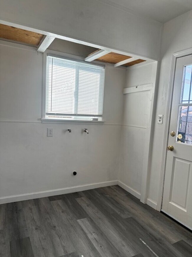 Building Photo - 501 Linda Vista Dr