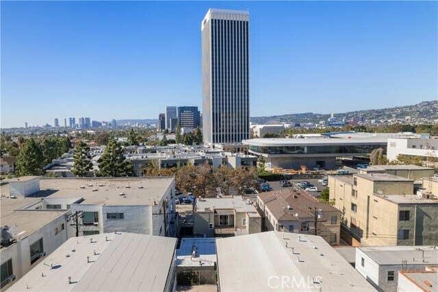 Building Photo - 742 S Stanley Ave