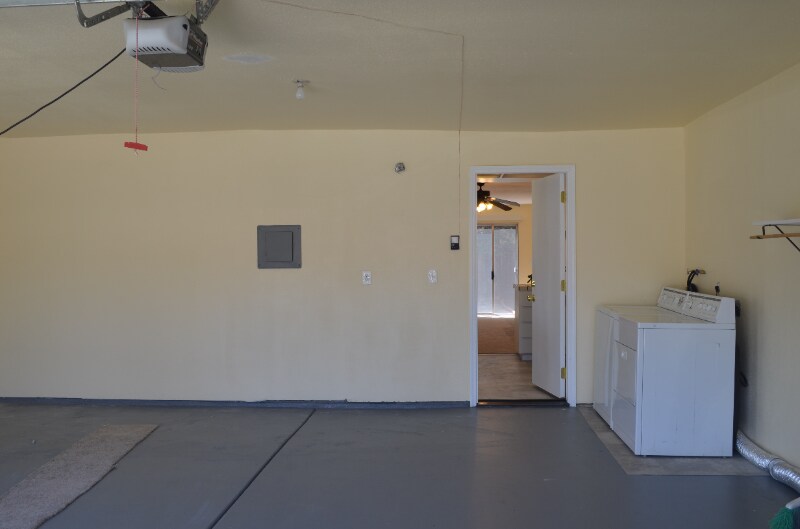 Building Photo - 729 Valley Green Dr