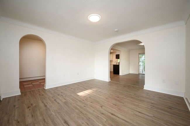 Building Photo - Single Family Home