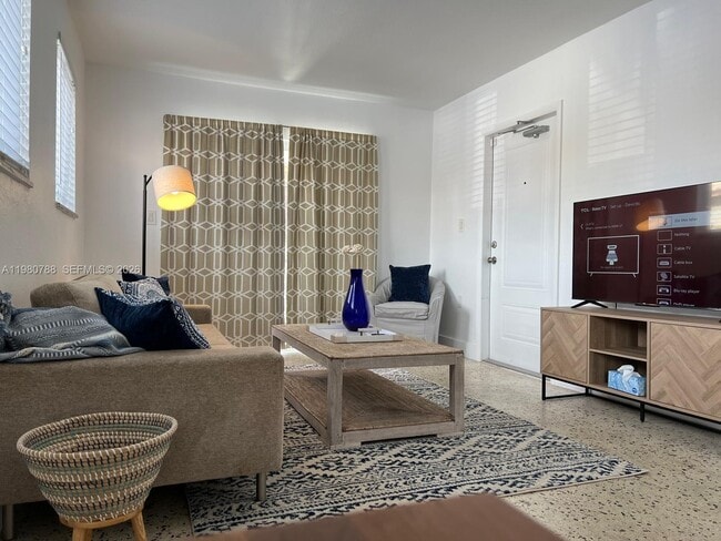 Building Photo - 1736 SW 3rd St