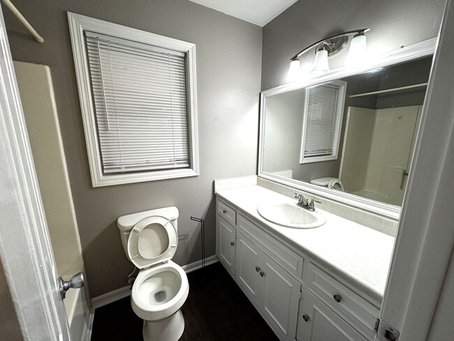 Building Photo - 46 Sagebrush Apartments