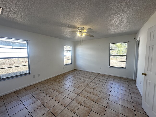 Building Photo - 606 Water Rd