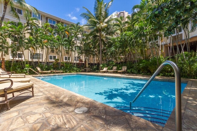 Building Photo - 2 bedroom, 2 Bath Condo with BEAUTIFUL Mountain, Ocean, and Diamond Head Views.