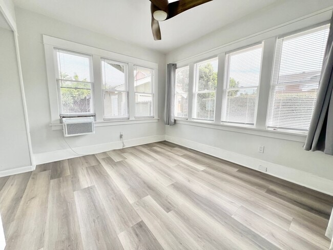 Building Photo - Charming Rose Park Home | 3 Bedrooms | In-...