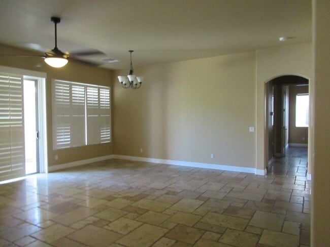 Building Photo - 4 Bedroom Home in Gilbert
