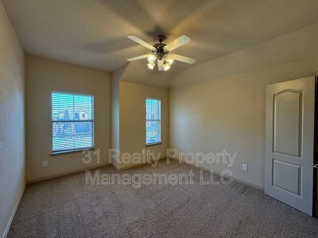 Building Photo - 1466 Cambridge Dr