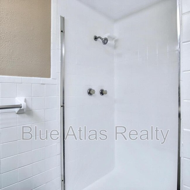 Building Photo - 9914 Brockbank Dr