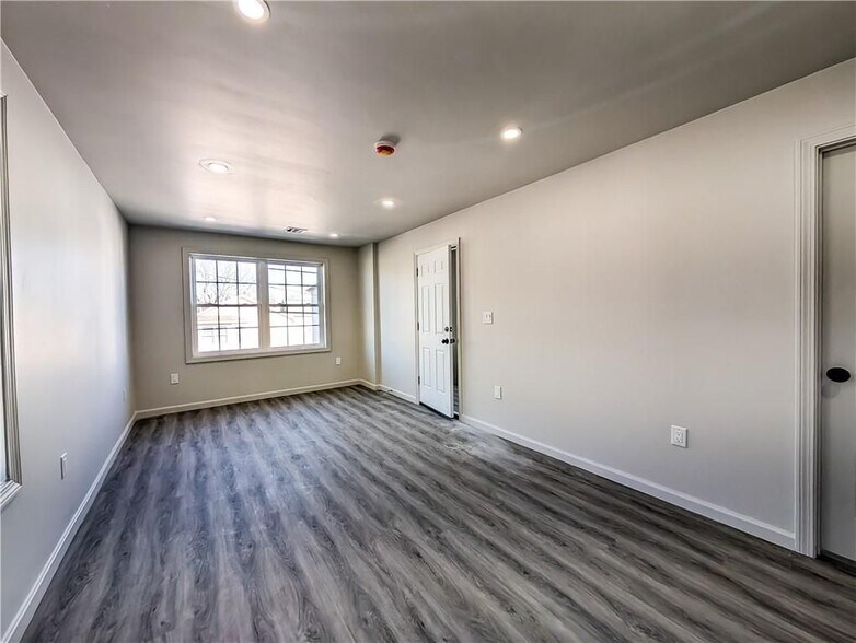 Building Photo - 28 Julian St