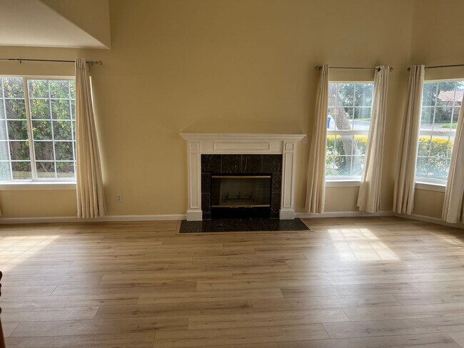 Building Photo - CAMPBELL - Executive 5 bedroom home in a desirable neighborhood