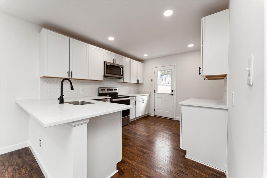 Building Photo - 6801 Fieldvale Pl