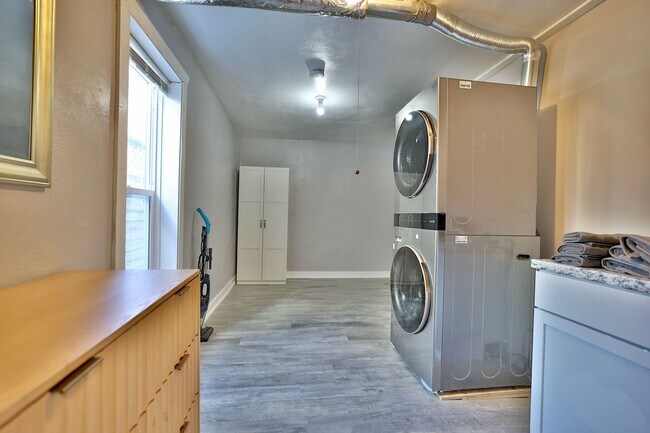 Building Photo - 2813 Garfield Ave