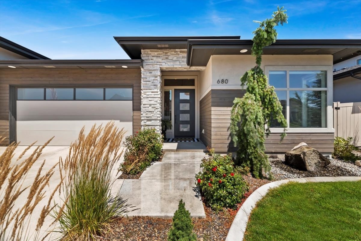 Building Photo - 680 E Sicily Dr