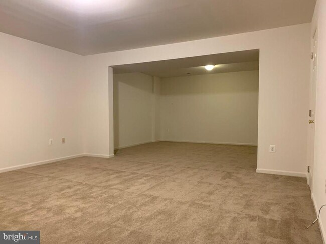 Building Photo - 107 Merrill Ct
