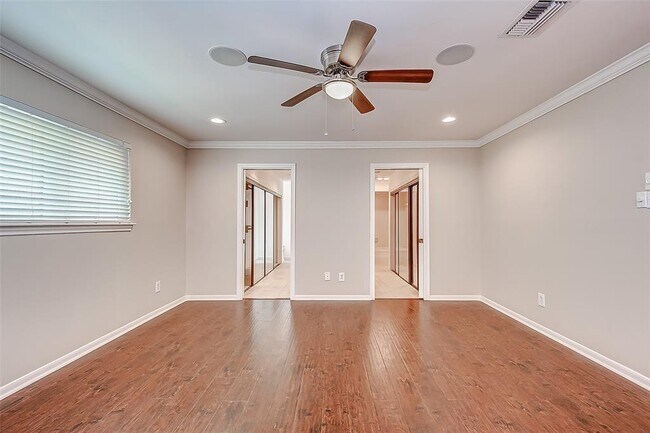 Building Photo - 201 Vanderpool Ln