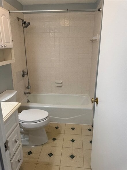 Building Photo - 7 Karen Cir