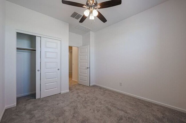 Building Photo - Alamar Living, 4 Bed, 3 Bath Rental!