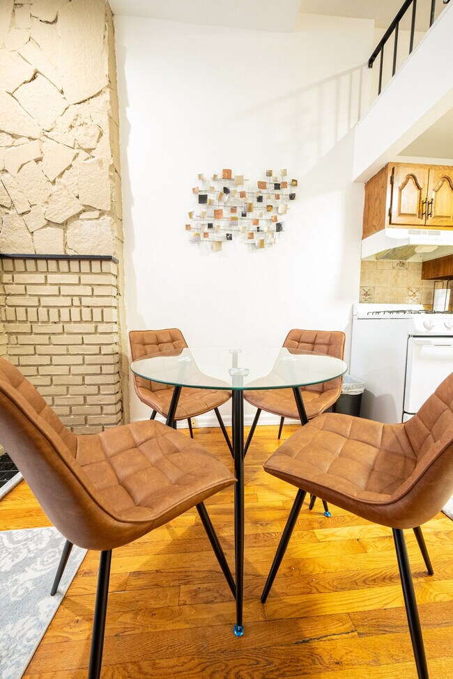 Building Photo - 32 W 86th St