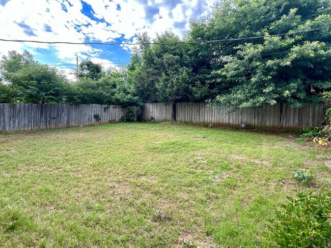 Building Photo - Cute 3 bed 1.5 Bath in Midwest City