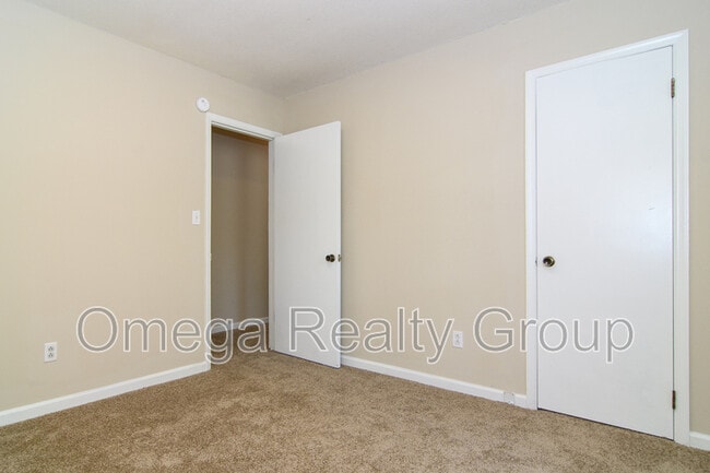 Building Photo - 2404 Glenmore Ct