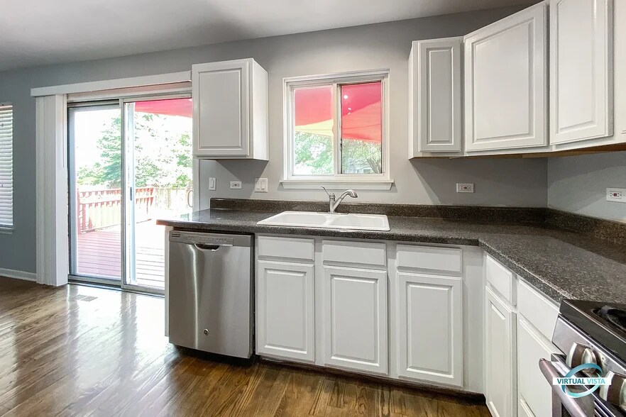 Building Photo - 3270 Hopewell Dr