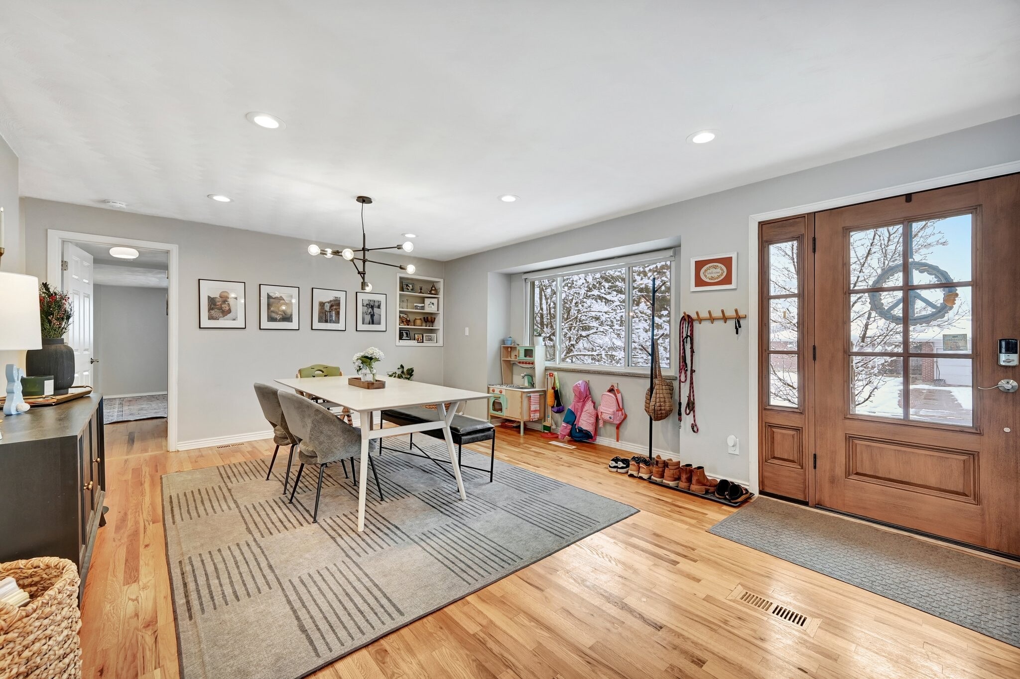 Building Photo - 6526 S Elizabeth Way