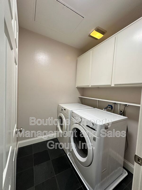 Building Photo - 722 Timberwood