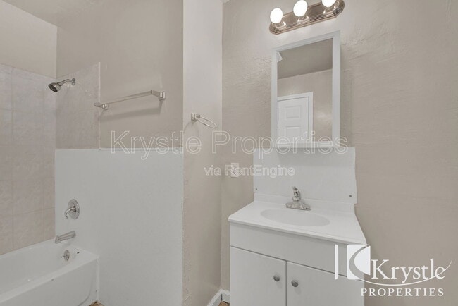 Building Photo - 178 Janice St