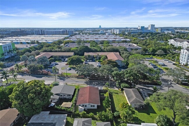 Building Photo - 29 SW 8th Ave