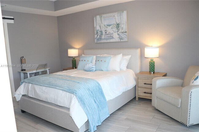 Building Photo - 4407 SW 16th Pl