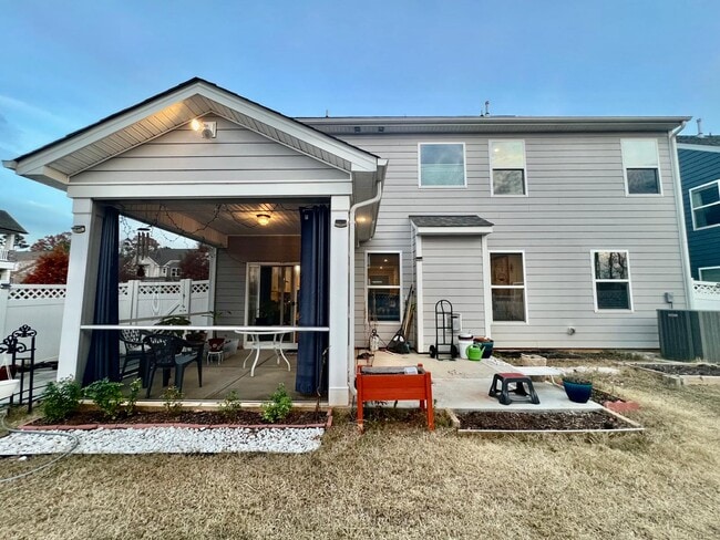 Building Photo - 1404 Reidhaven St