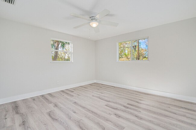 Building Photo - Fully Remodeled 2-Bedroom Home in Prime Or...