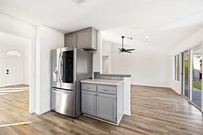 Building Photo - 44260 Villeta Dr