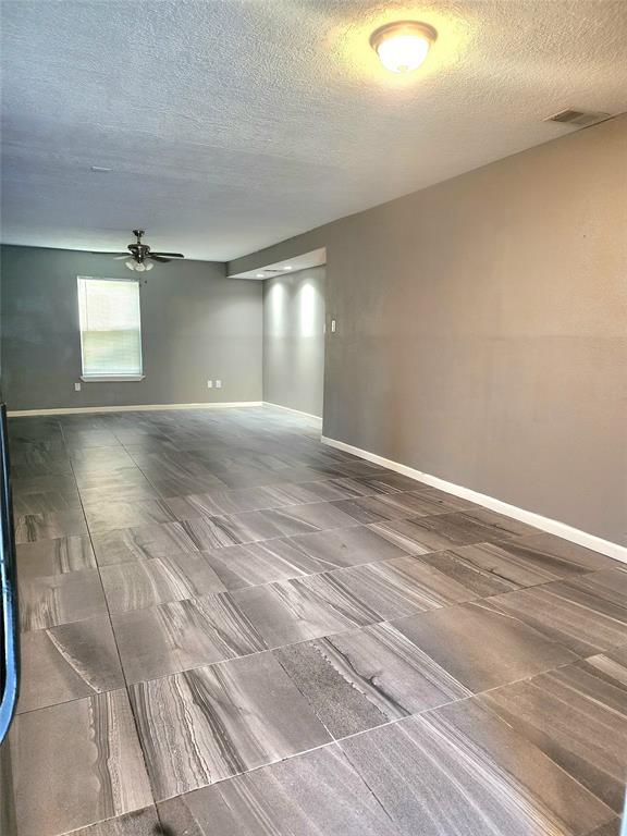 Building Photo - 1347 Greenoak Dr