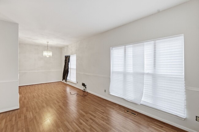 Building Photo - 15663 Viewpoint Cir